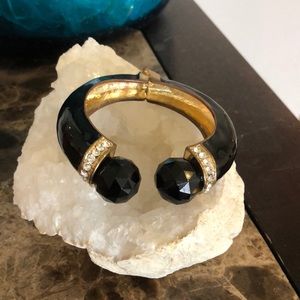 Costume jewelry bracelet